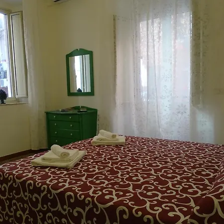 A Mennulara, Centro *