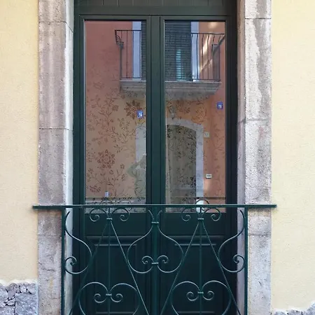 A Mennulara, Centro