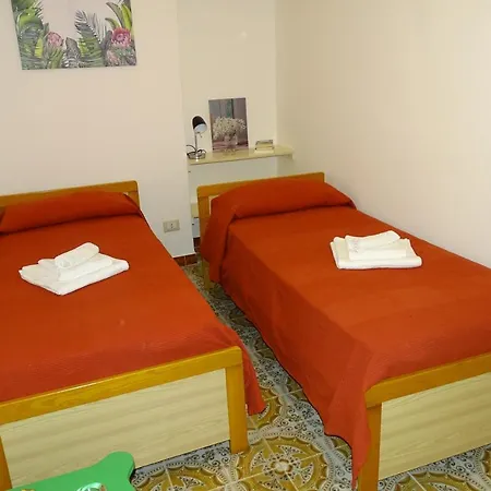 A Mennulara, Centro *