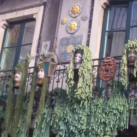 A Mennulara, Centro *