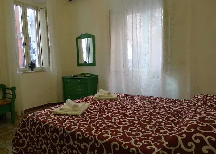 A Mennulara, Centro *