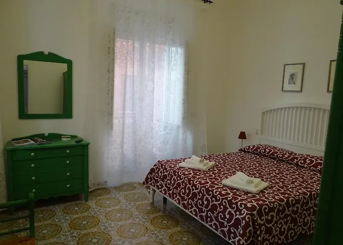 A Mennulara, Centro