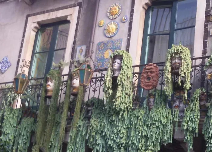 A Mennulara, Centro *